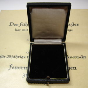 Feuerwehr- Ehrenzeichen zweite Stufe silber, inkl. Etui und Verleihungsurkunde- VERKAUFT-1189