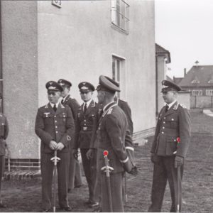 Fliegerhorst Prenzlau- Angehörige der Luftwaffe mit Luftwaffenschwert-0