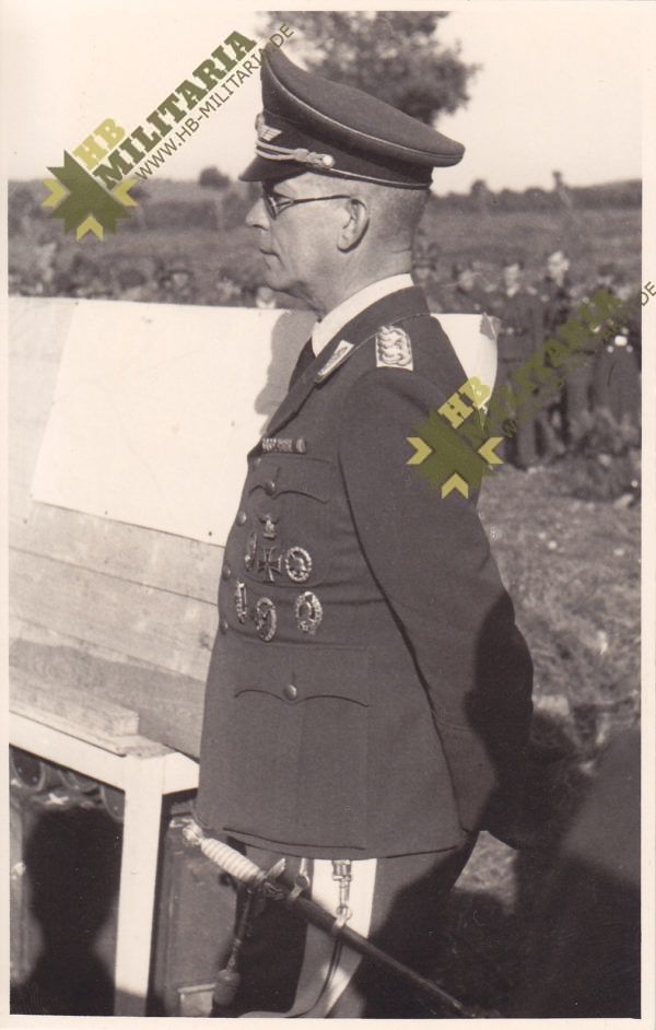 Foto General der Luftwaffe mit Luftwaffendolch und Wiederholerspange-0