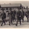Ritterkreuzträger/ Offiziere der Luftwaffe auf dem Weg zur Besprechung-0