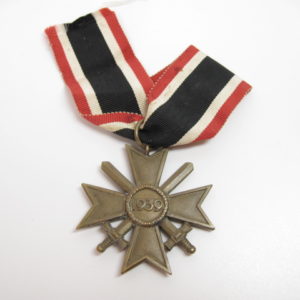 Kriegsverdienstkreuz mit Schwerter 1939 zweite Klasse am Band-7553