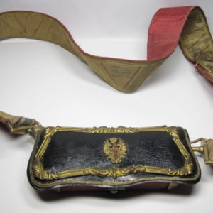 Spanien: Franco Zeit Kartuschkasten mit Bandelier.-9869