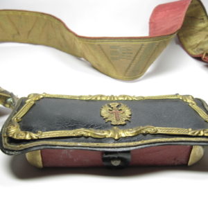 Spanien: Franco Zeit Kartuschkasten mit Bandelier.-9870