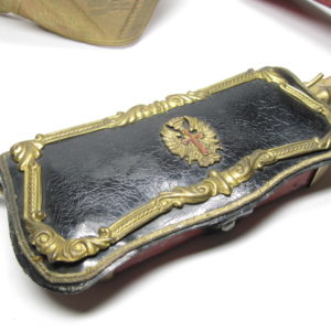 Spanien: Franco Zeit Kartuschkasten mit Bandelier.-9871