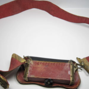 Spanien: Franco Zeit Kartuschkasten mit Bandelier.-9888