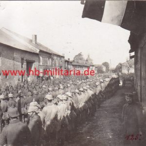Foto Parade, anlässlich für den Fürsten Friedrich August III von Sachsen, bei einem Frontbesuch bei BELLEVILLE an der Maas/ VERDUN 1915 oder 1916.-0