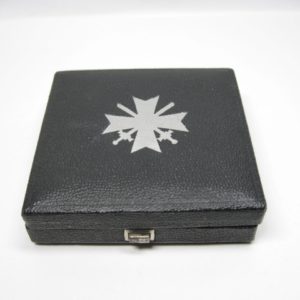 Kriegsverdienstkreuz 1. Klasse mit Schwertern im Etui-11036