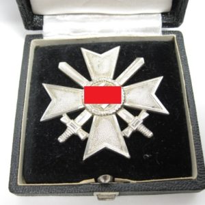 Kriegsverdienstkreuz 1. Klasse mit Schwertern im Etui-11030