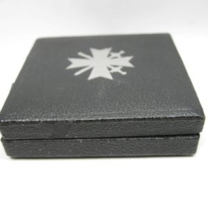 Kriegsverdienstkreuz 1. Klasse mit Schwertern im Etui-11035