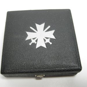 Kriegsverdienstkreuz 1. Klasse mit Schwertern im Etui-11048