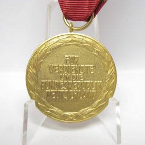 Bundesverdienstmedaille am Band.-11599