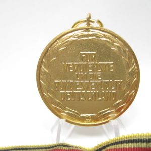 Bundesverdienstmedaille am Bandabschnitt-11817