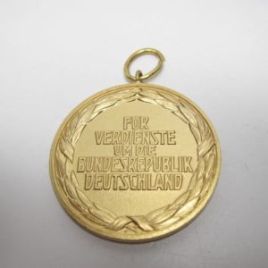 Bundesverdienstmedaille am Bandabschnitt-11820