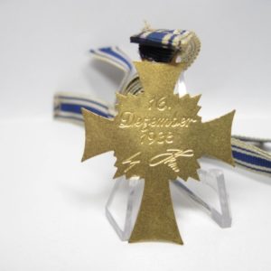 Ehrenkreuz der deutschen Mutter in Gold.-12198