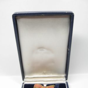 Bundesverdienstkreuz am Band im Etui. C.E. Juncker Berlin SO36-12260