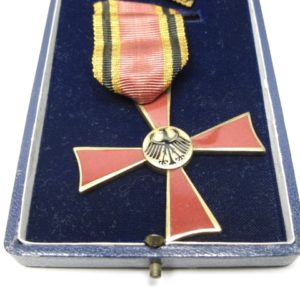 Bundesverdienstkreuz am Band im Etui. C.E. Juncker Berlin SO36-12262