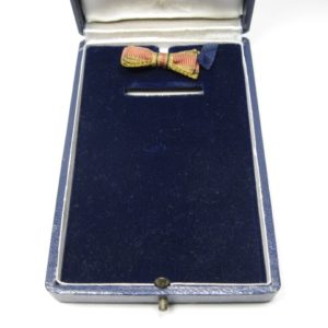 Bundesverdienstkreuz am Band im Etui. C.E. Juncker Berlin SO36-12263
