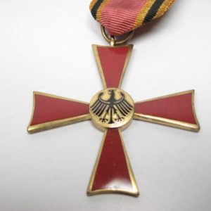 Bundesverdienstkreuz am Band im Etui. C.E. Juncker Berlin SO36-12265