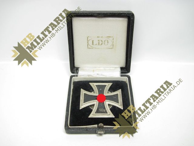 Eisernes Kreuz 1. Klasse 1939. L/13 mit Schraubscheibe im LDO Etui- VERKAUFT- SOLD