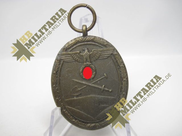 Schutzwall Ehrenzeichen am Band- VERKAUFT- SOLD – Bild 5