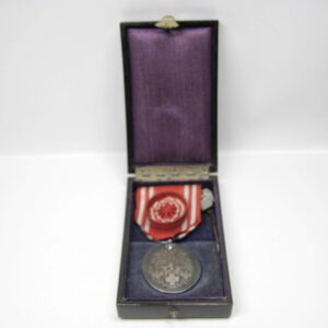 Japan: Rot Kreuz Medaille im Etui